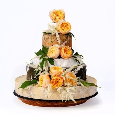 Cheese Wedding Cakes: Three Beautiful Summer Looks